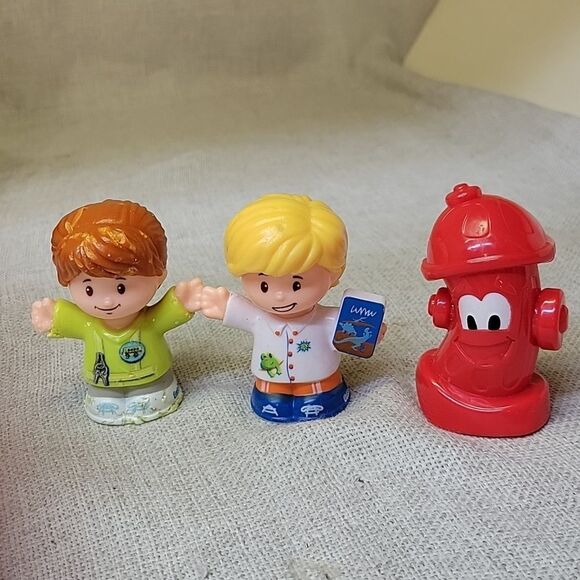 Fisher-Price Helping Others Fire Truck And School Bus Plus Figures - Picture 12 of 12